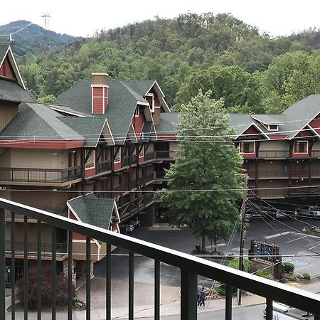 Downtown Gatlinburg Apartment Bagian luar foto